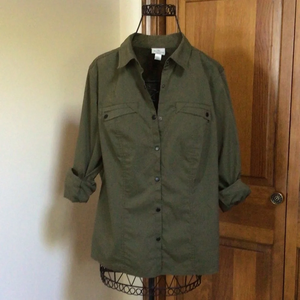 Worthington stretch easy snap army olive blouse, Size Large - Picture 8 of 10